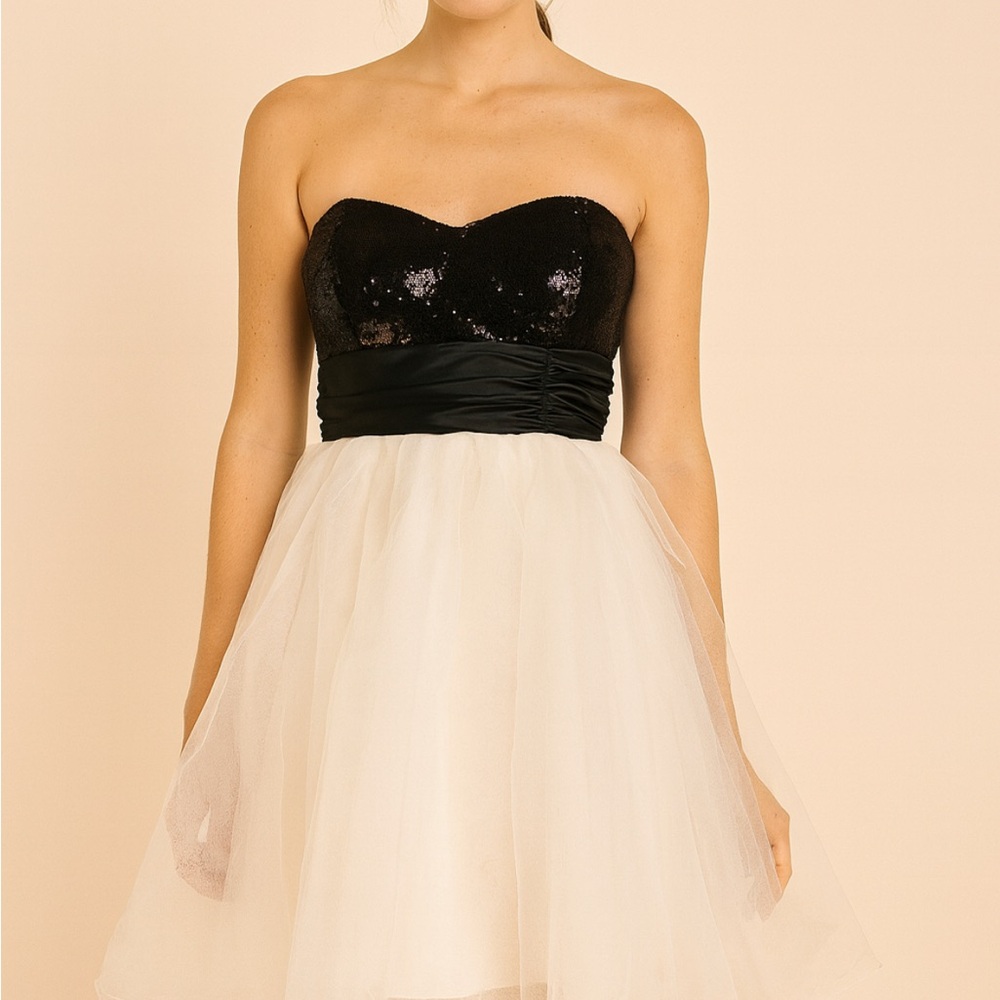 Speechless Black and White Strapless tulle Dress. Size 7